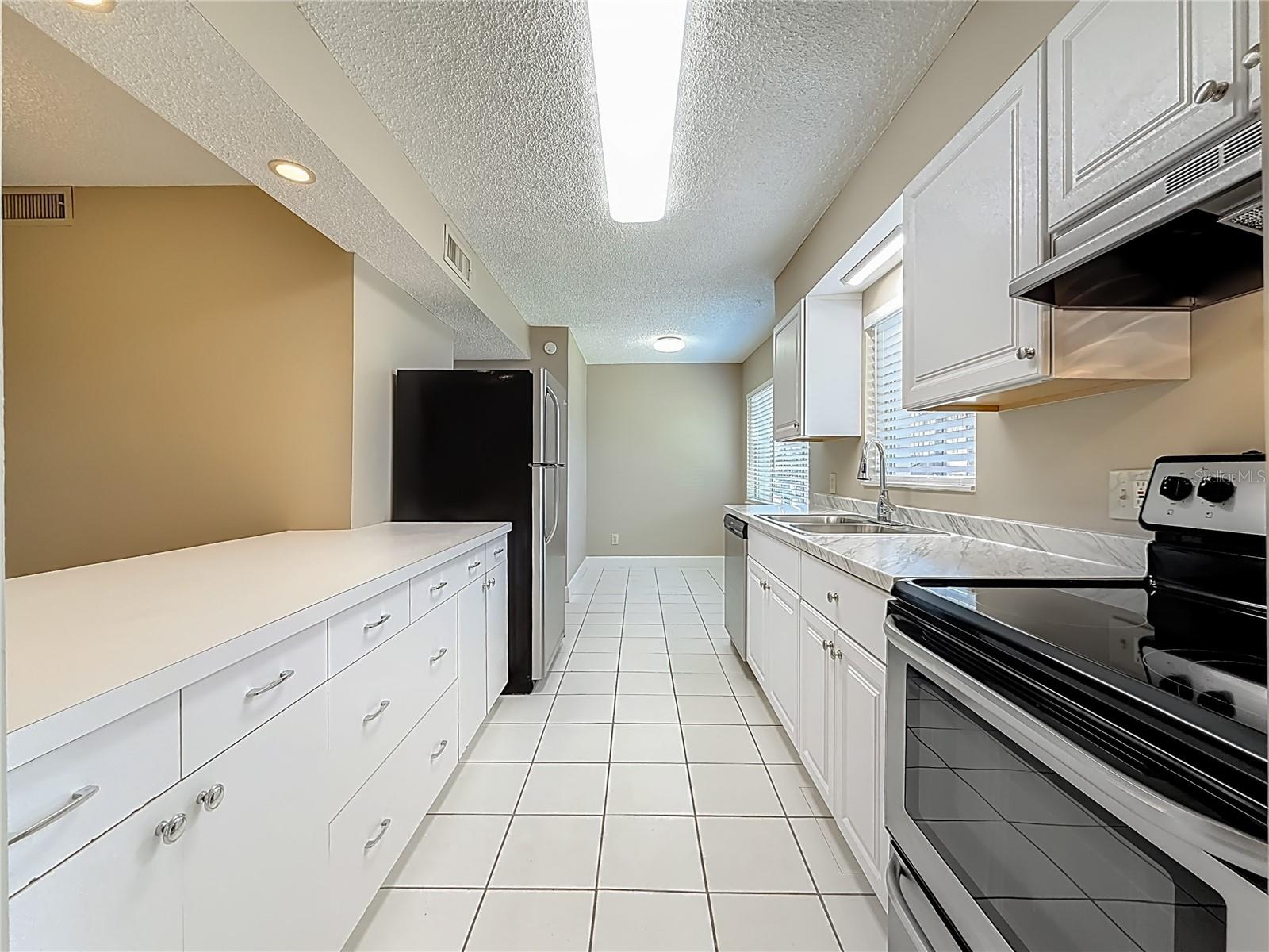 Image 5 of 36 For 6301 Newtown Circle 1a2