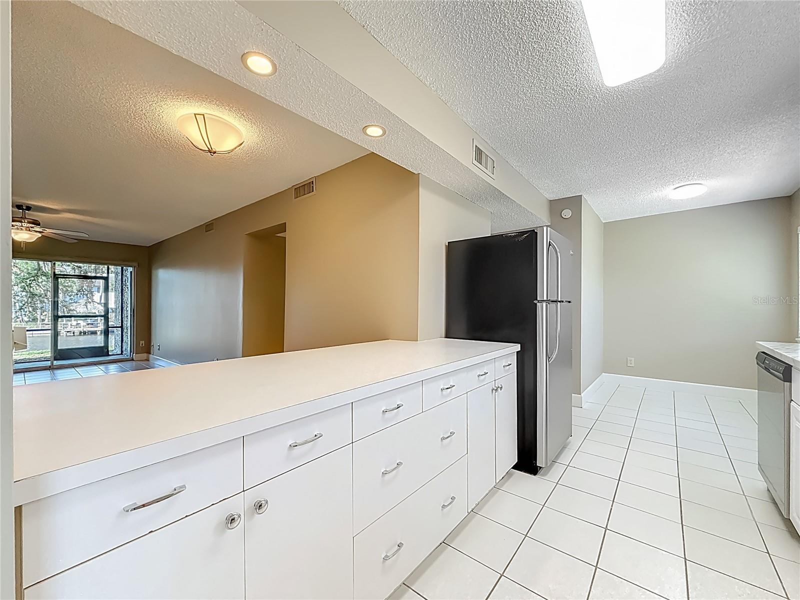 Image 7 of 36 For 6301 Newtown Circle 1a2