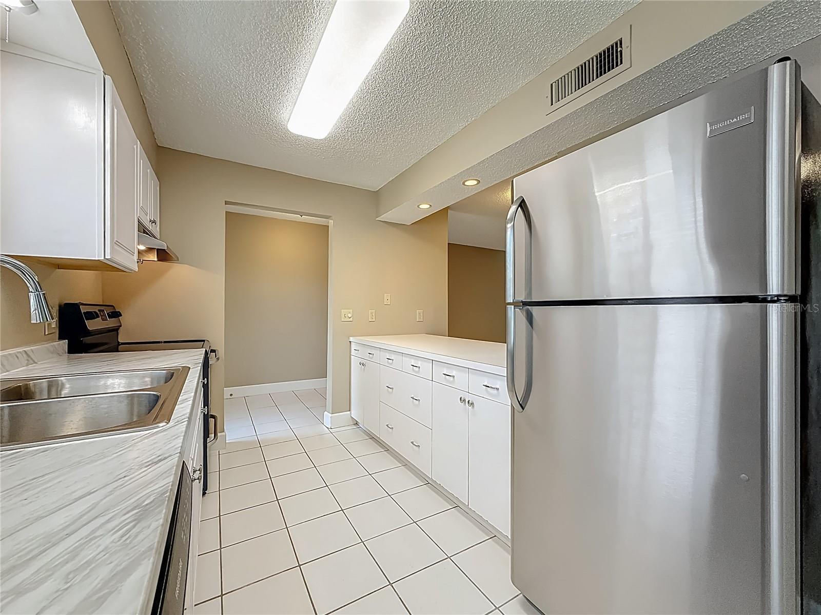 Image 8 of 36 For 6301 Newtown Circle 1a2