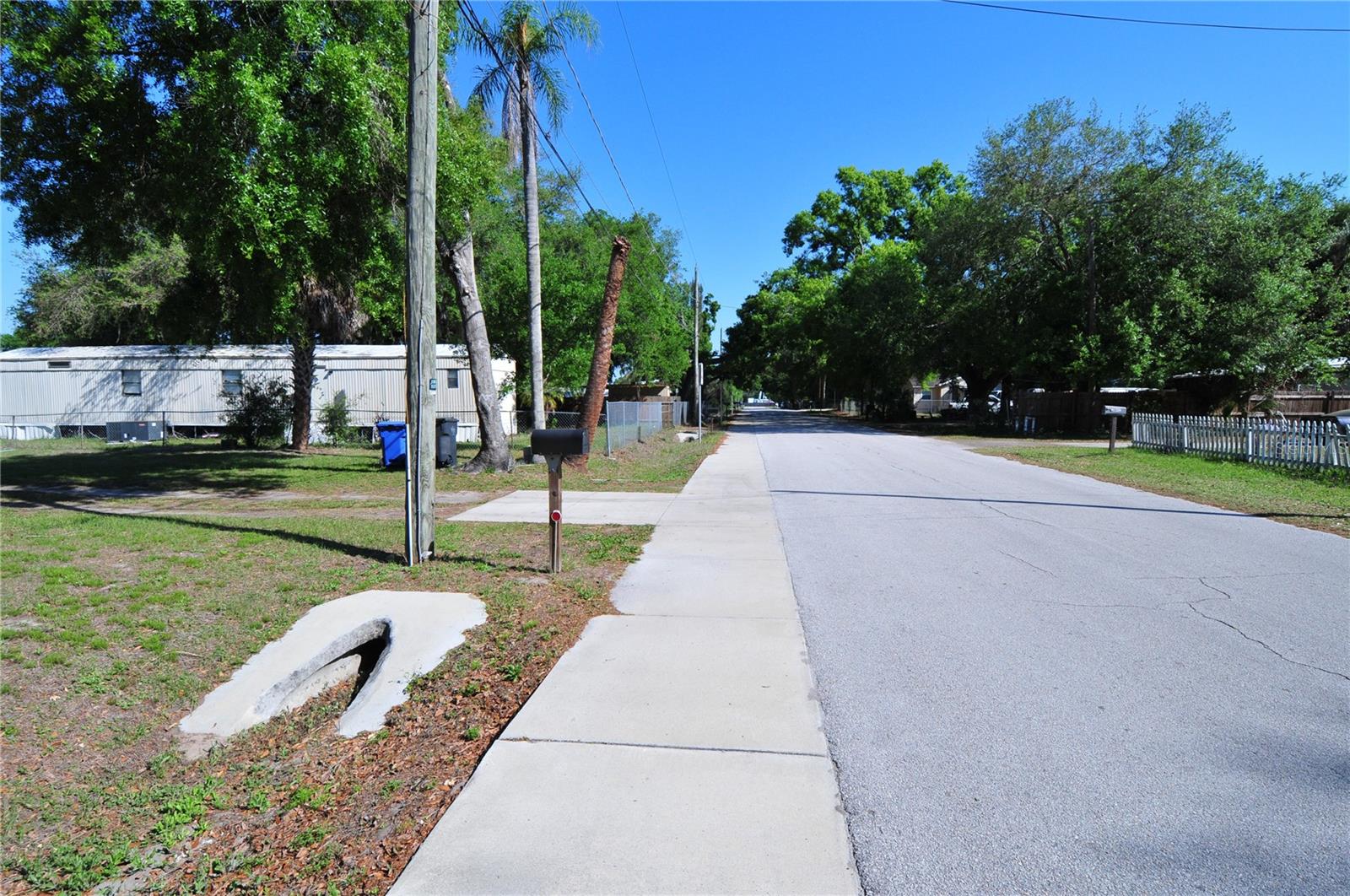 Image 4 of 27 For 10409 Alafia Street