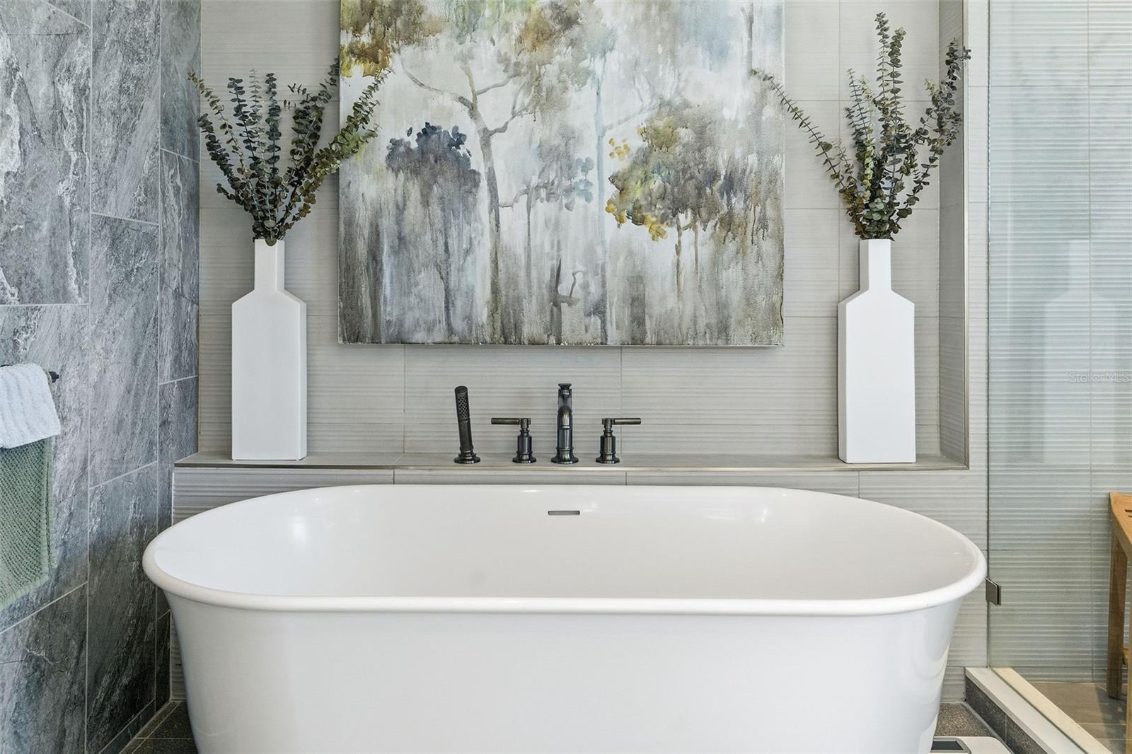 Image 15 of 46 For 126 4th Avenue Ne 1401