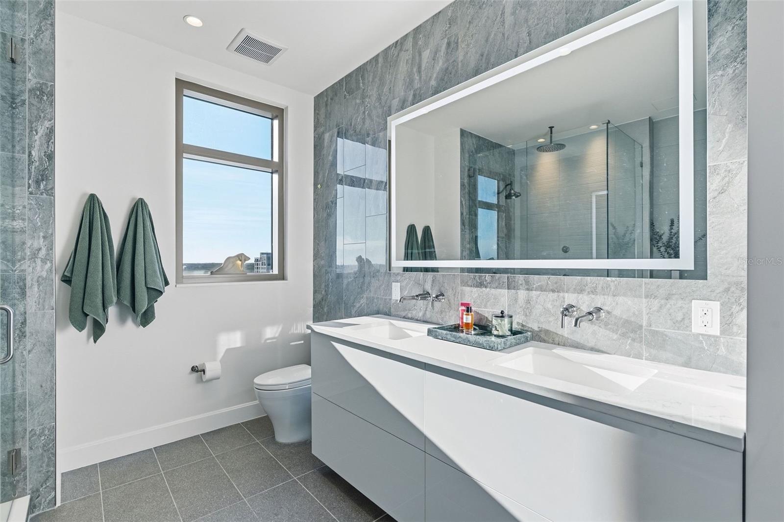 Image 17 of 46 For 126 4th Avenue Ne 1401