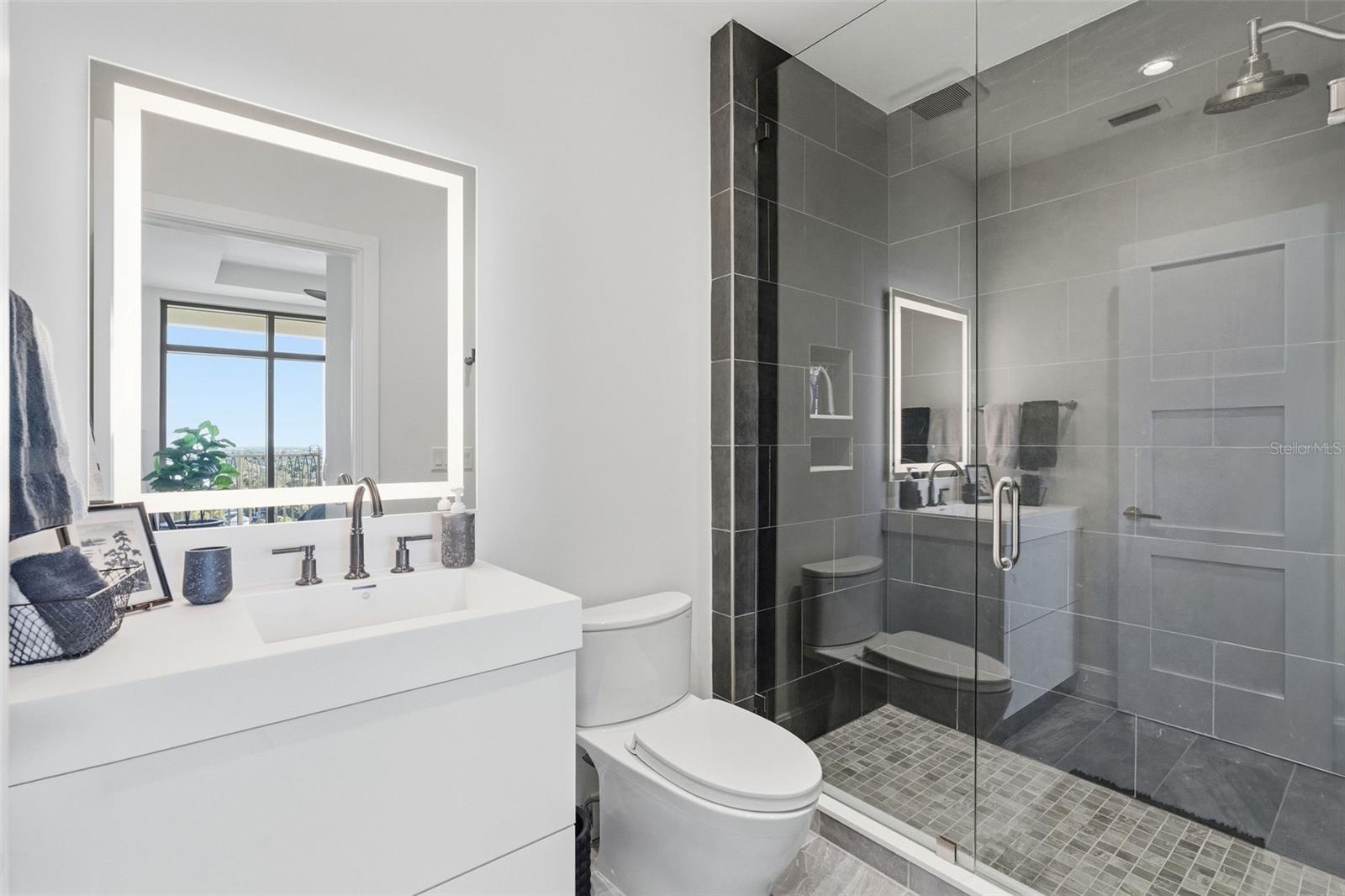 Image 23 of 46 For 126 4th Avenue Ne 1401