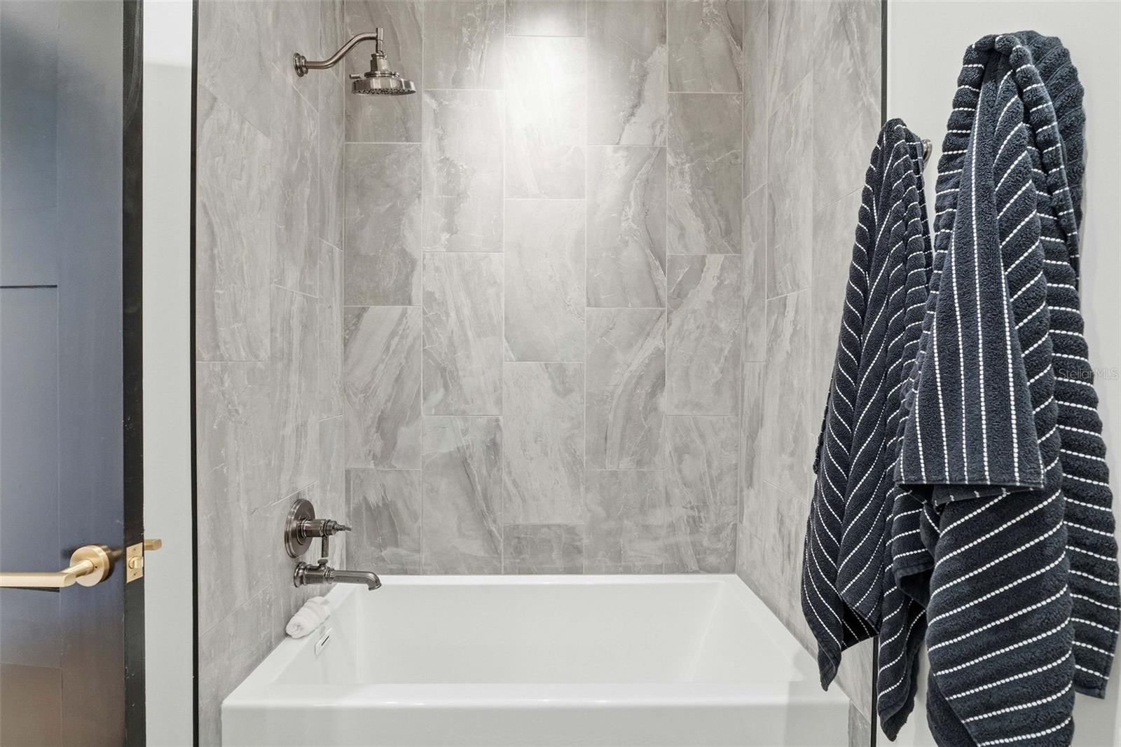 Image 24 of 46 For 126 4th Avenue Ne 1401