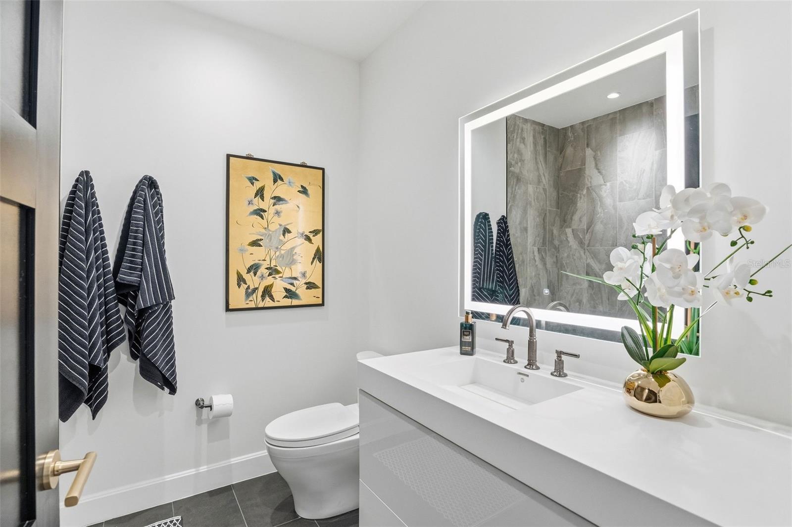 Image 26 of 46 For 126 4th Avenue Ne 1401