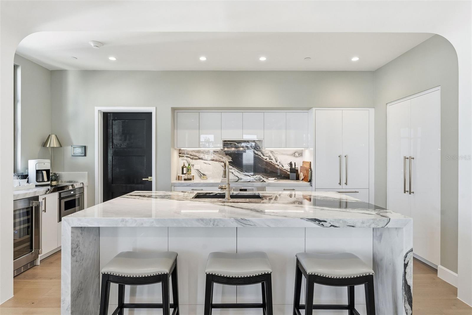 Image 4 of 46 For 126 4th Avenue Ne 1401