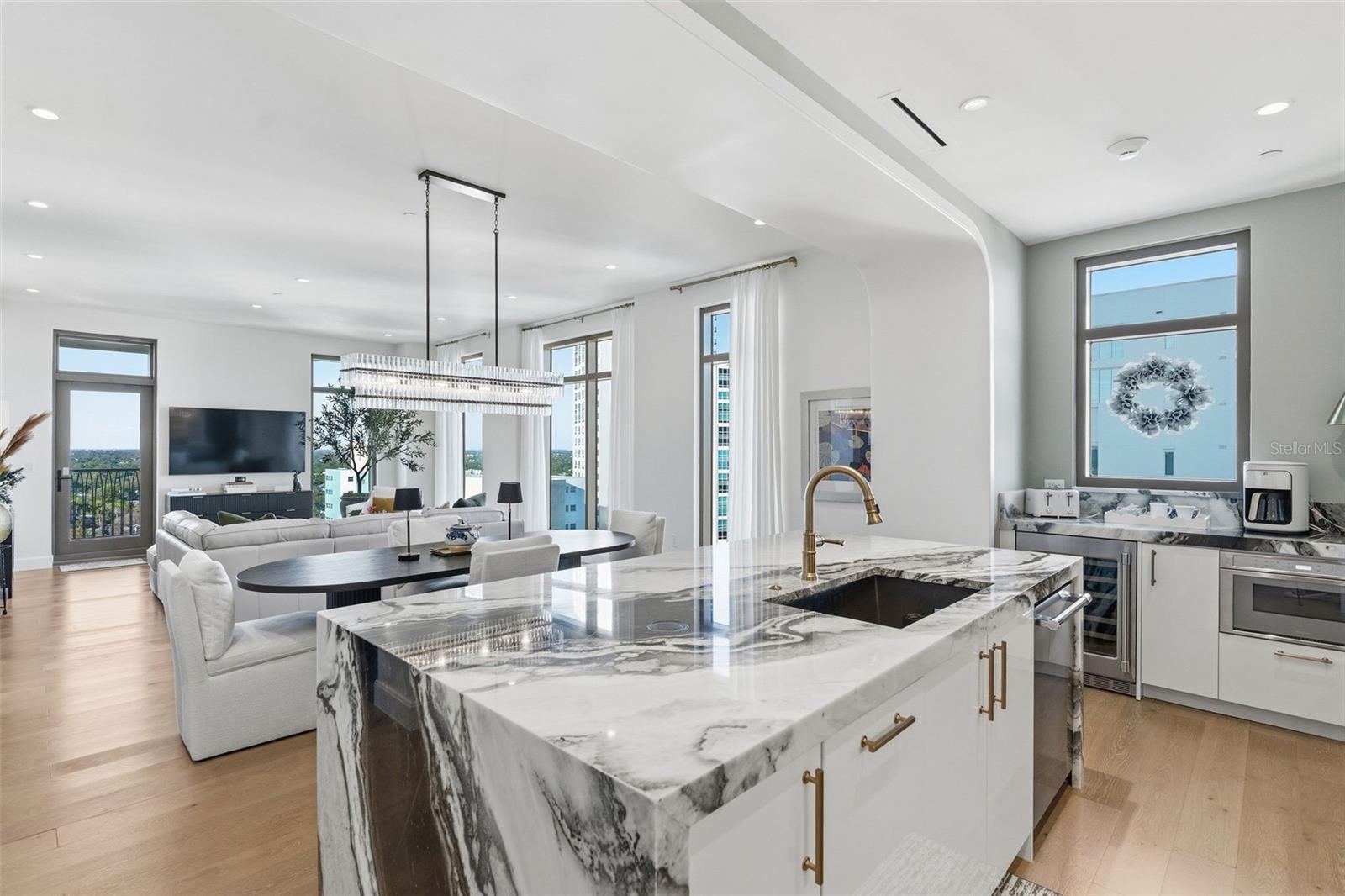 Image 7 of 46 For 126 4th Avenue Ne 1401