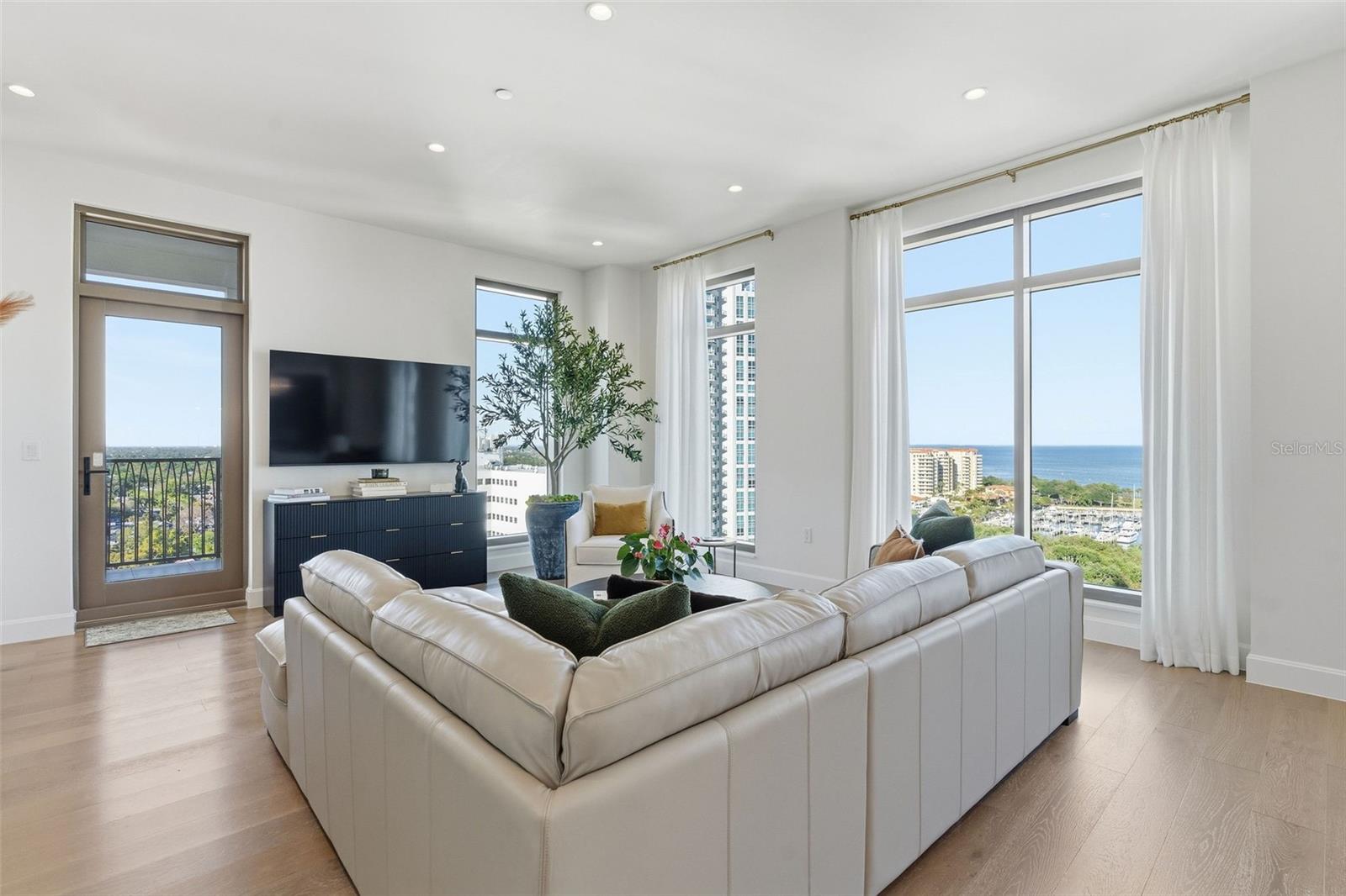 Image 8 of 46 For 126 4th Avenue Ne 1401