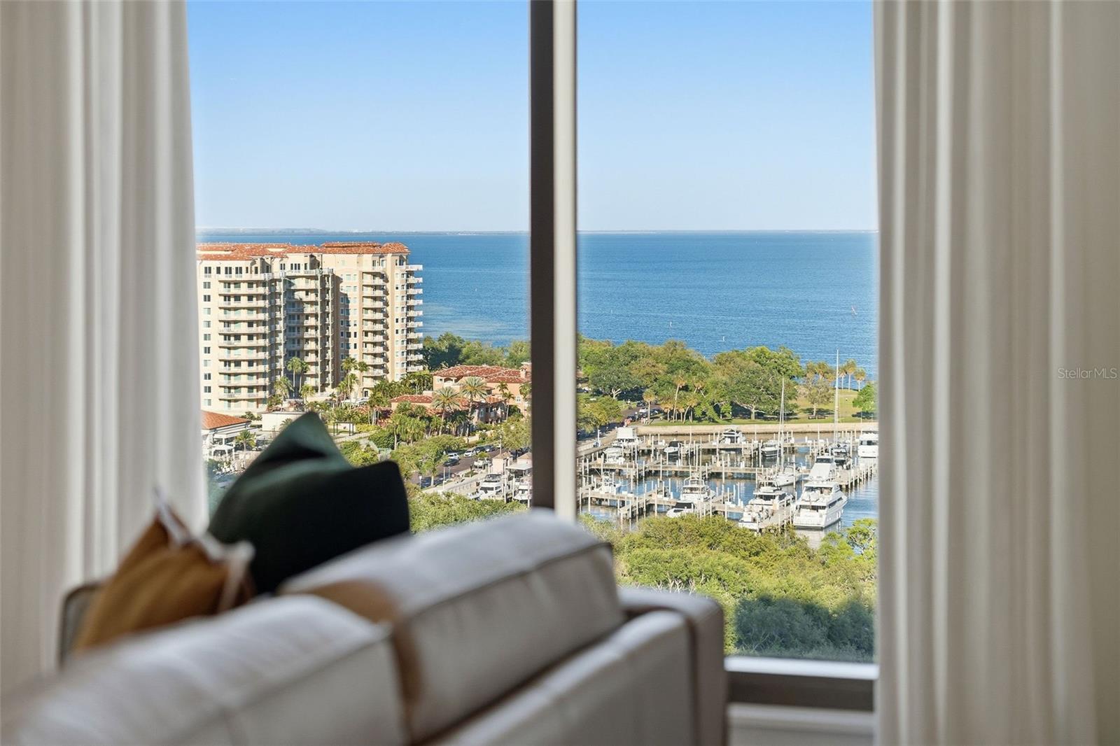 Image 9 of 46 For 126 4th Avenue Ne 1401