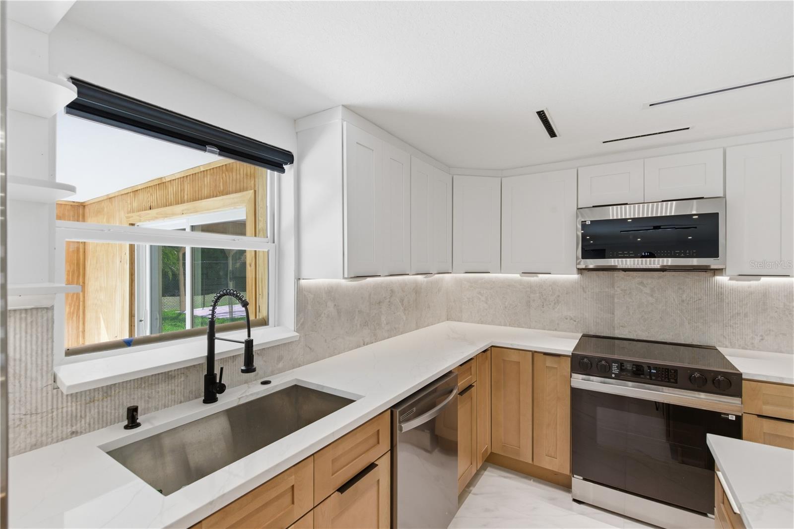 Image 16 of 54 For 1955 Dartmouth Drive