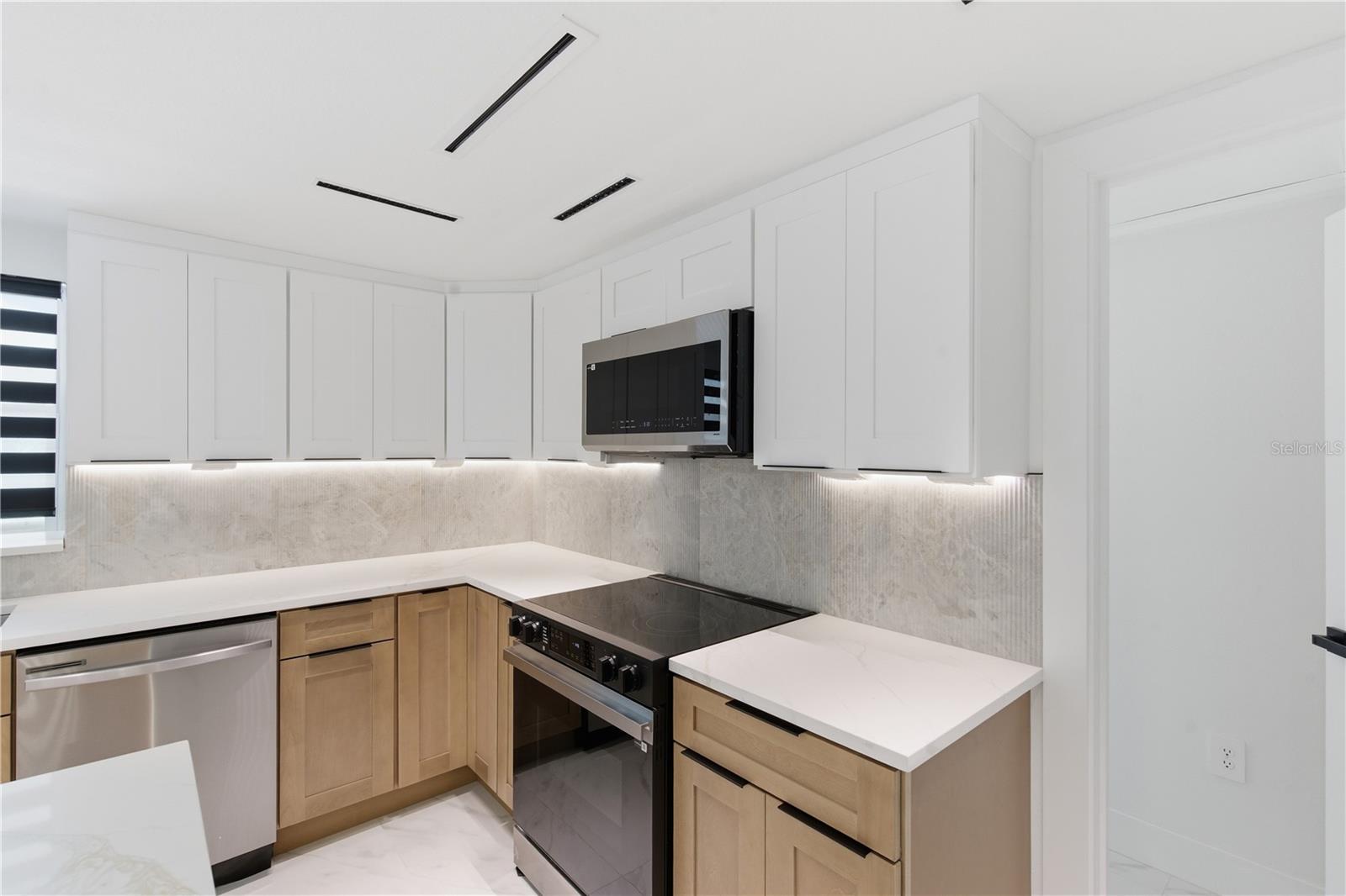 Image 17 of 54 For 1955 Dartmouth Drive