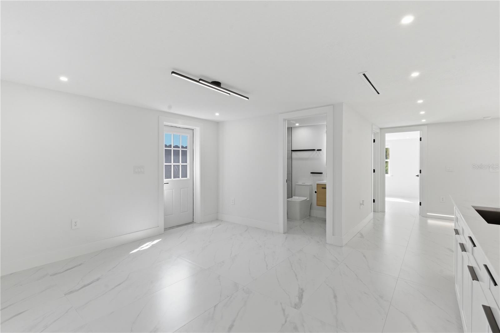 Image 23 of 54 For 1955 Dartmouth Drive