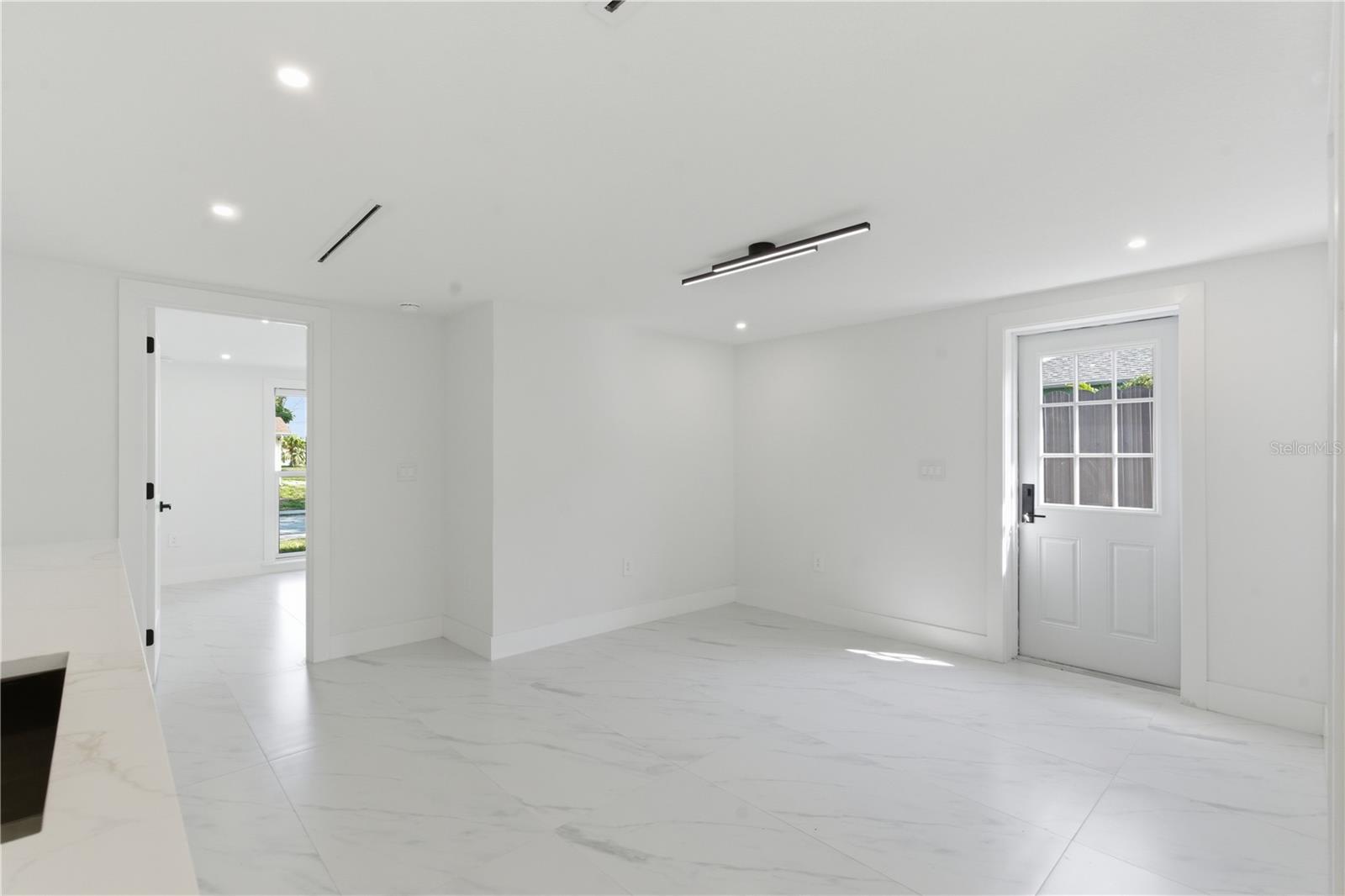 Image 24 of 54 For 1955 Dartmouth Drive