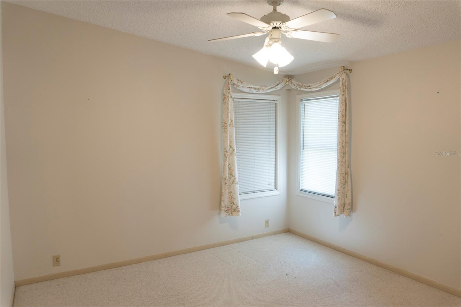 Image 23 of 40 For 36946 Tara Avenue