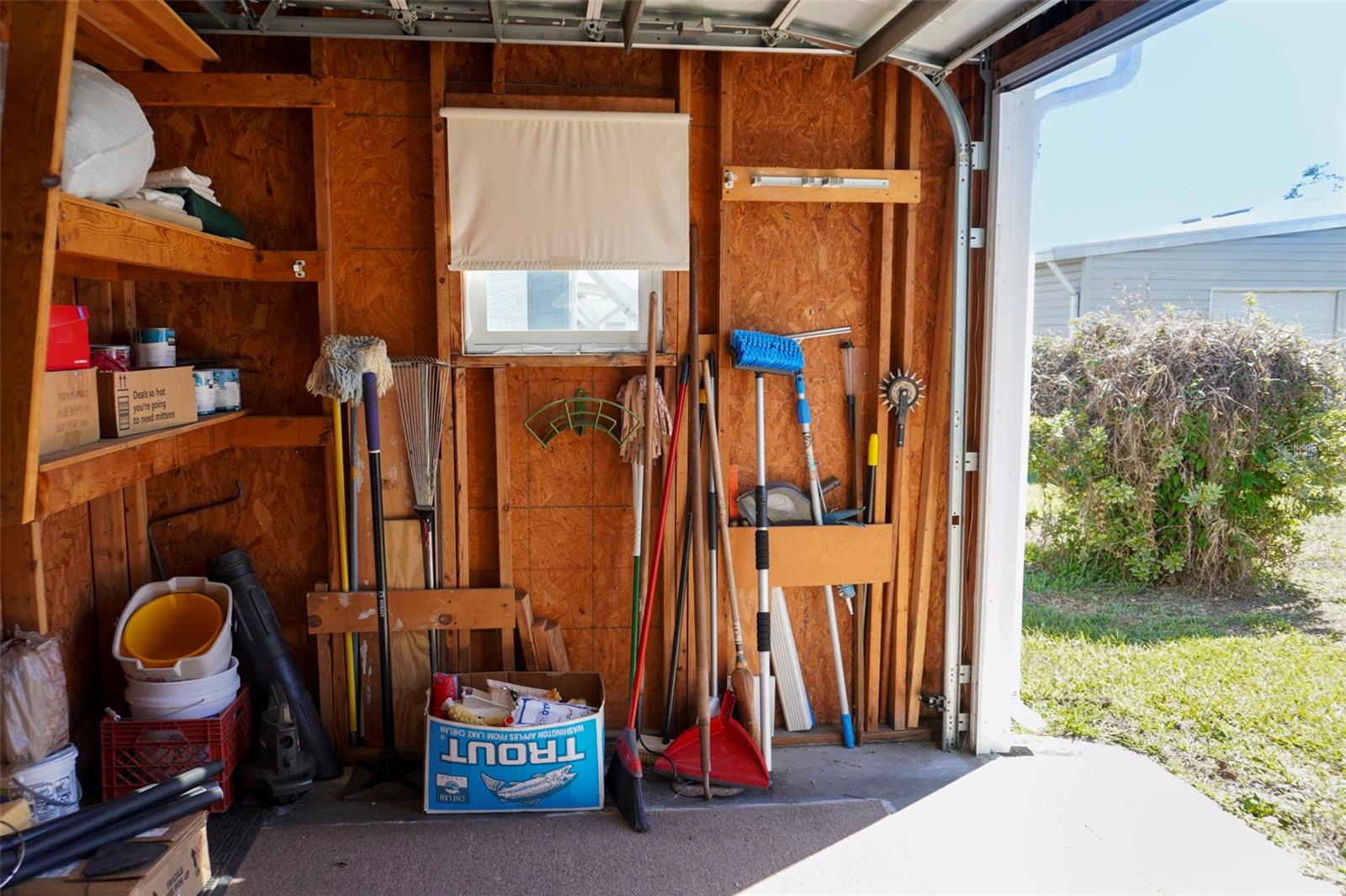 Image 33 of 40 For 36946 Tara Avenue