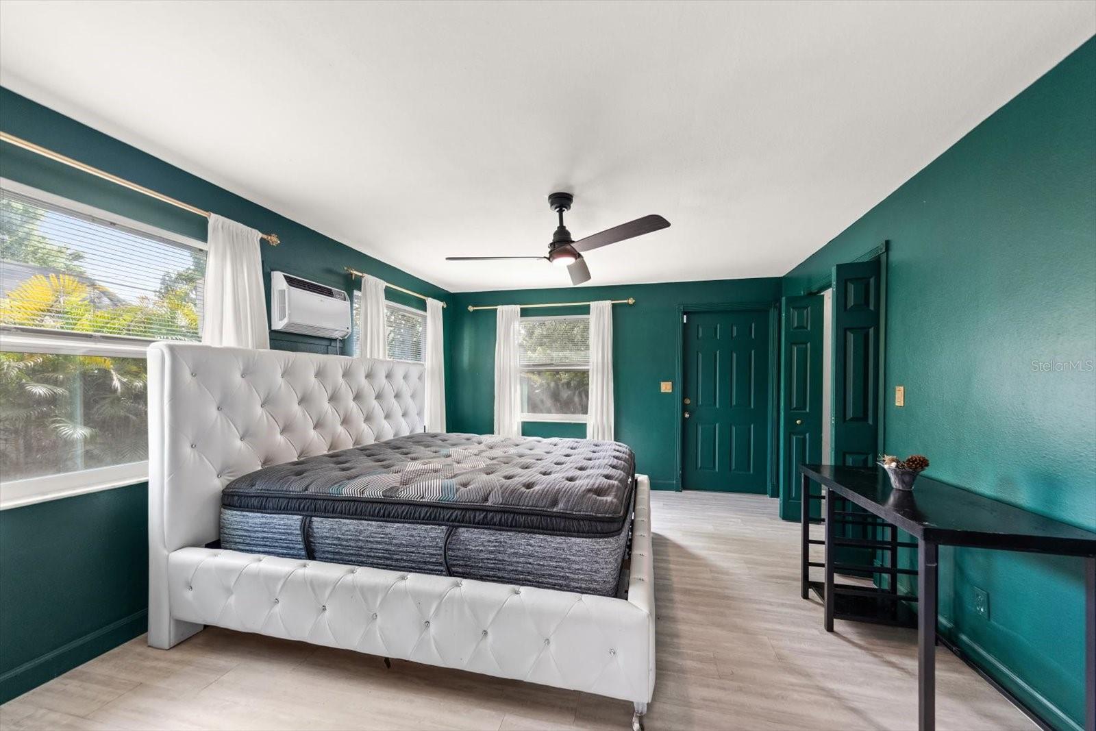 Image 16 of 37 For 611 11th Street Nw