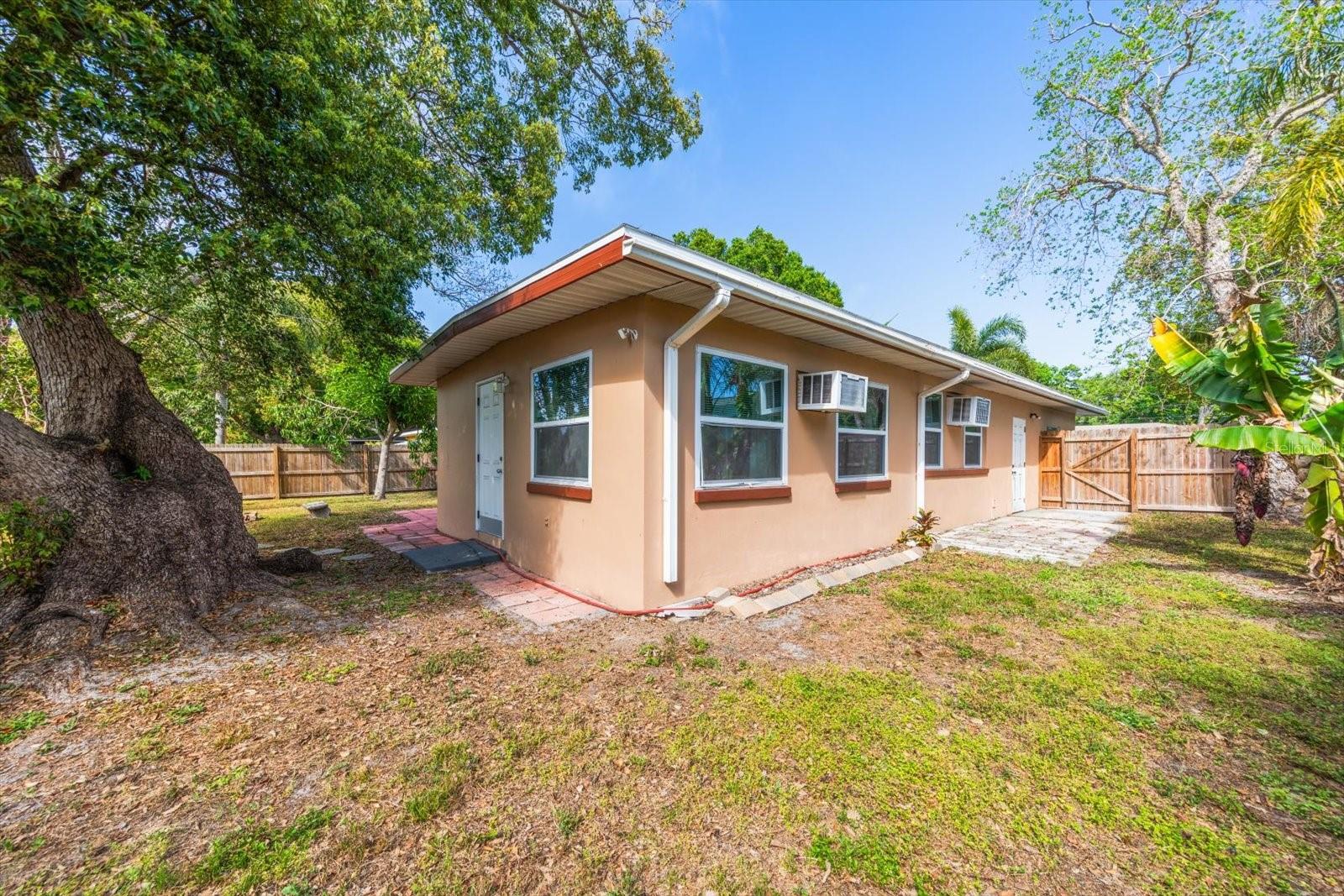 Image 29 of 37 For 611 11th Street Nw