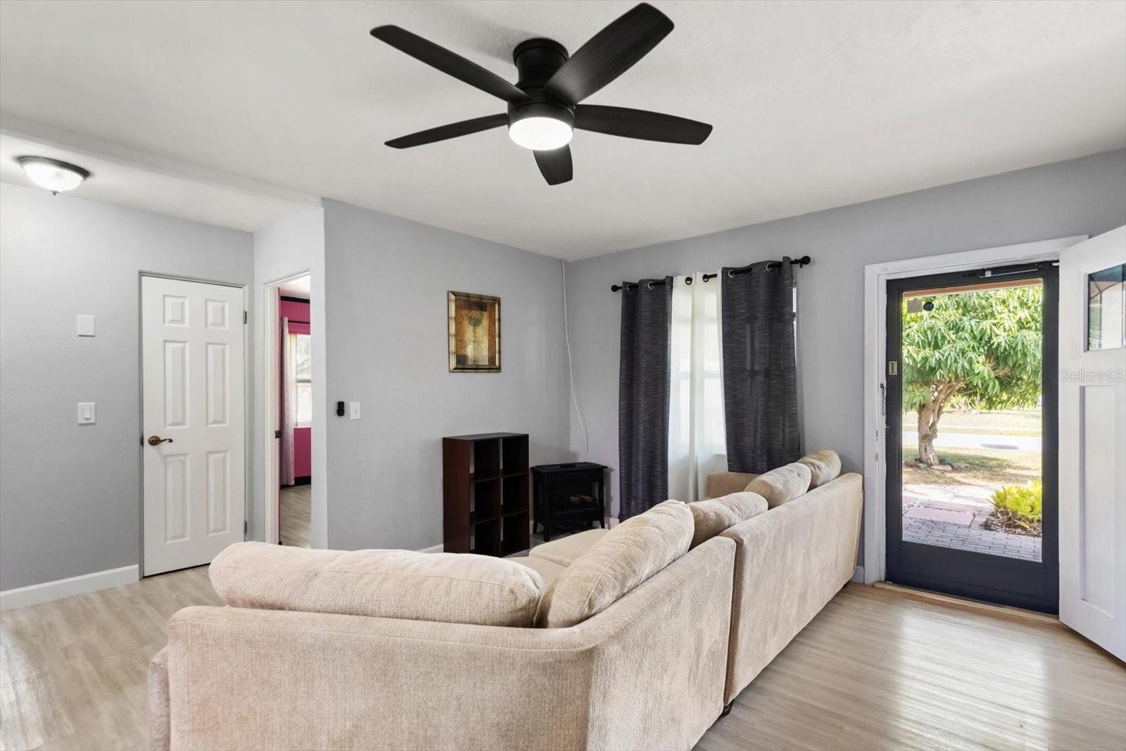 Image 7 of 37 For 611 11th Street Nw