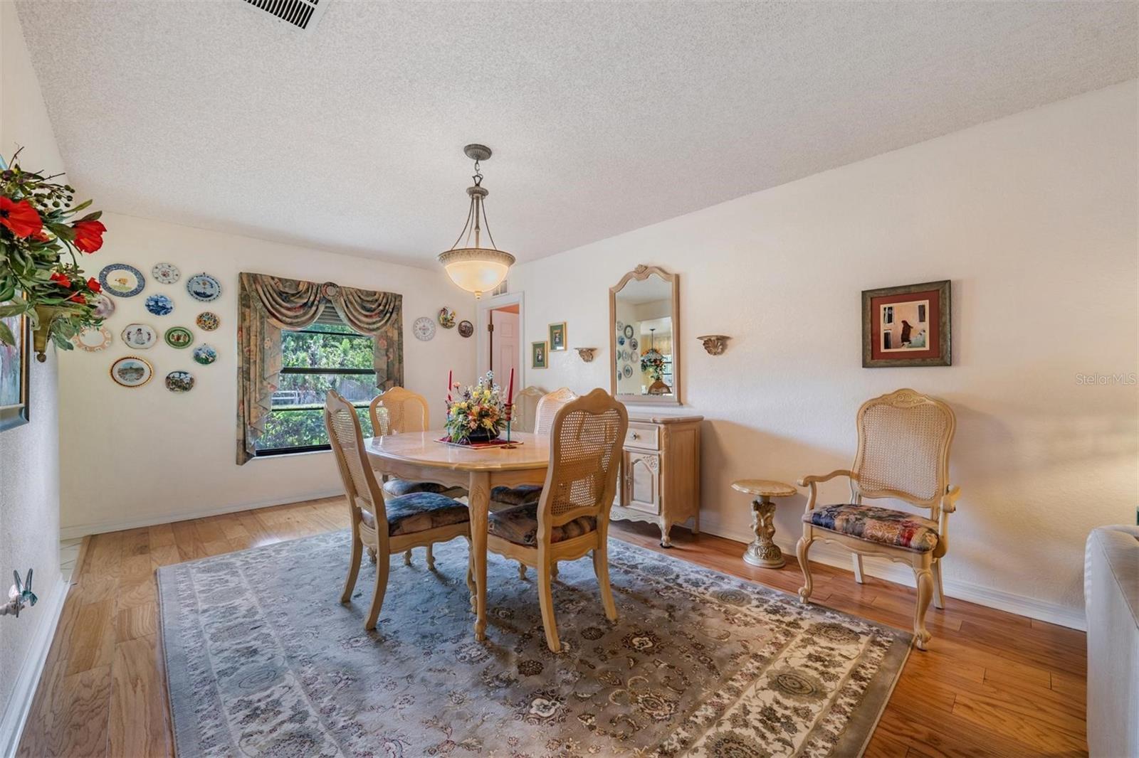 Image 12 of 54 For 589 Allens Ridge Drive E