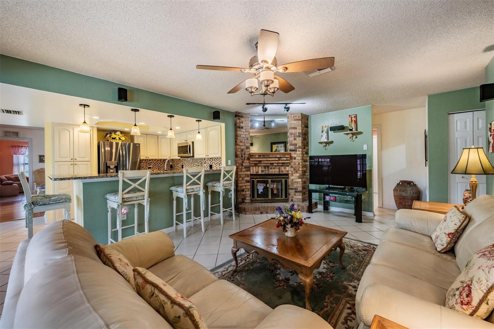 Image 19 of 54 For 589 Allens Ridge Drive E