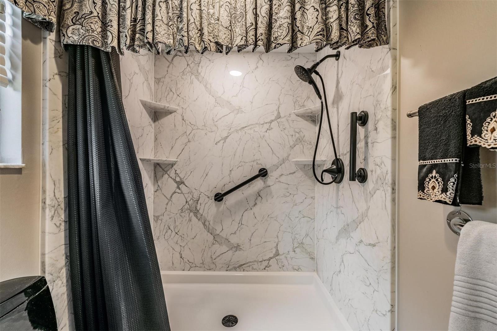 Image 34 of 54 For 589 Allens Ridge Drive E