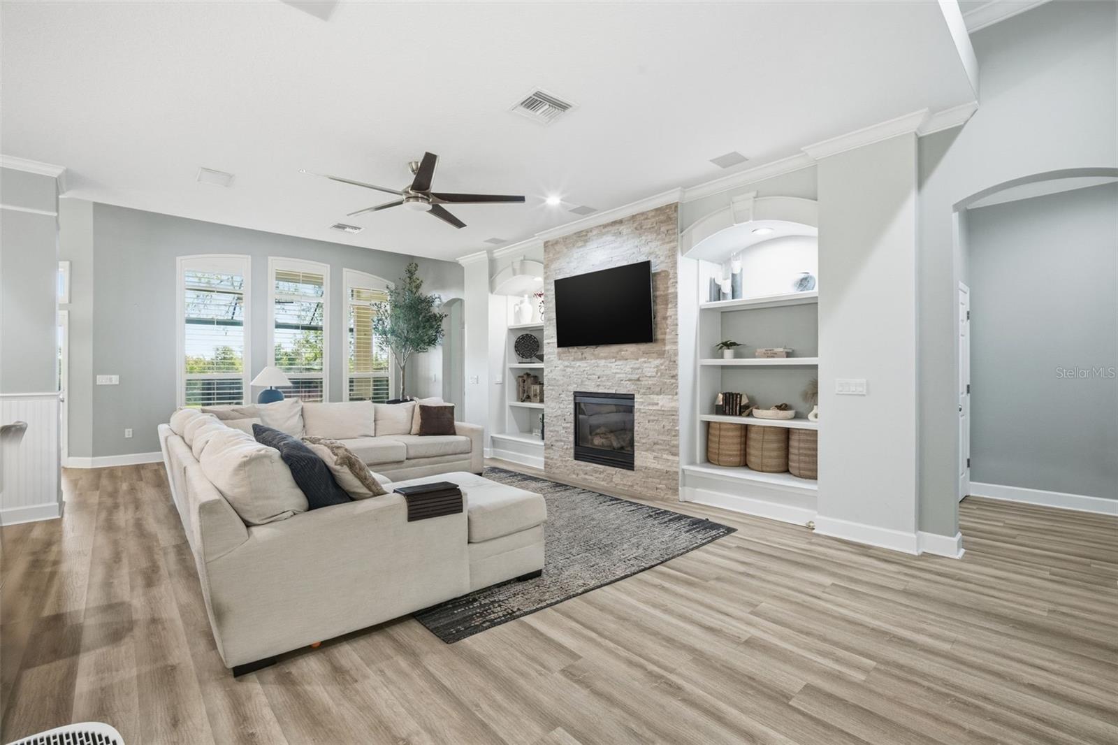 Image 17 of 70 For 19739 Prince Benjamin Drive