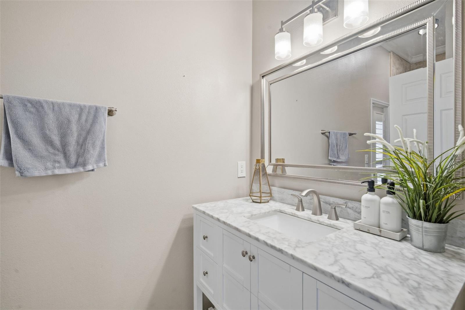 Image 27 of 70 For 19739 Prince Benjamin Drive