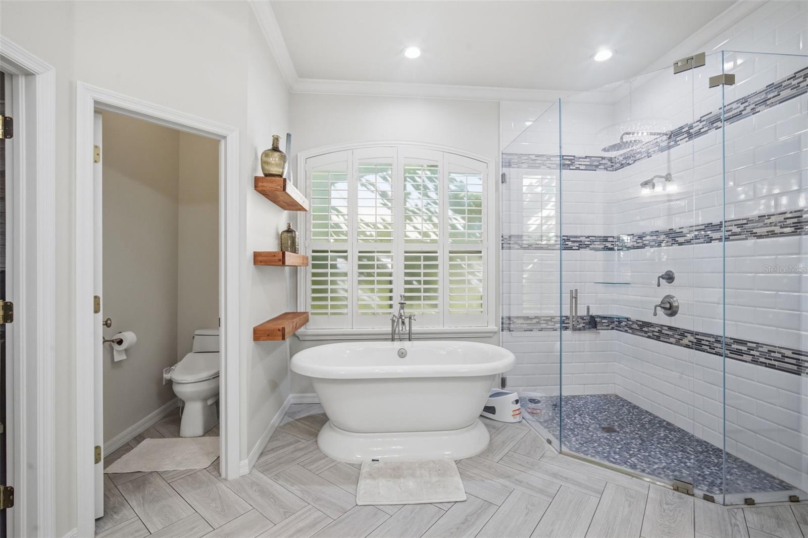 Image 5 of 70 For 19739 Prince Benjamin Drive