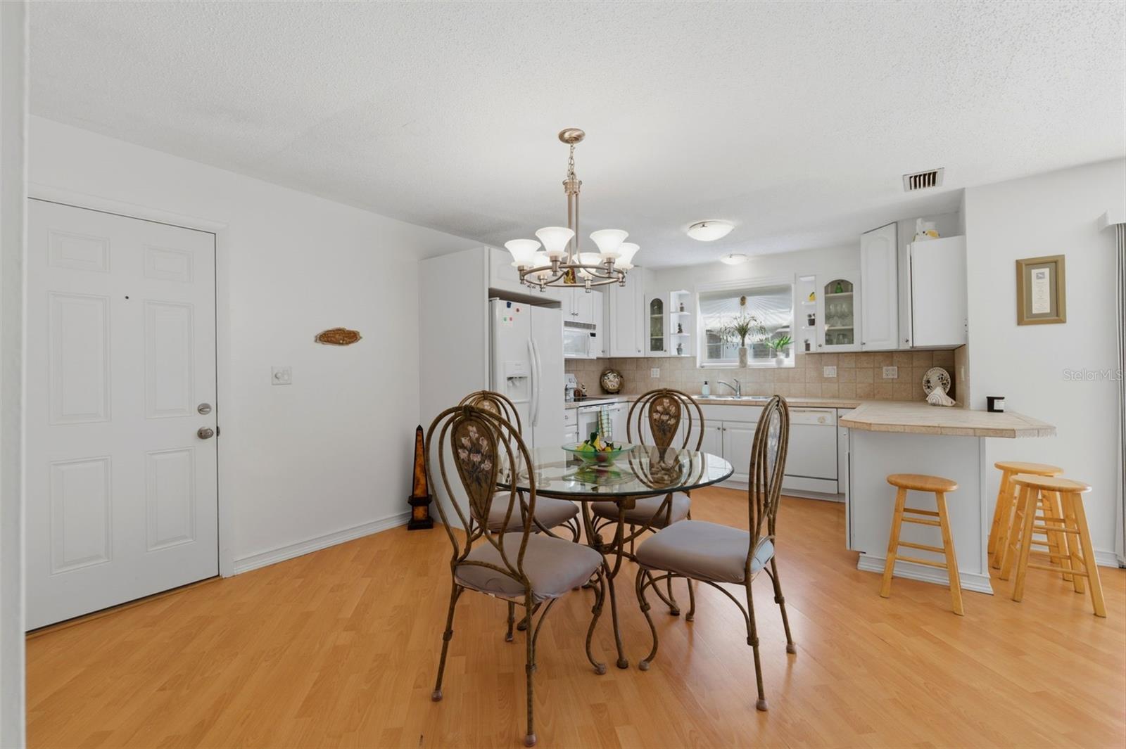 Image 11 of 41 For 3810 37th Street S 63