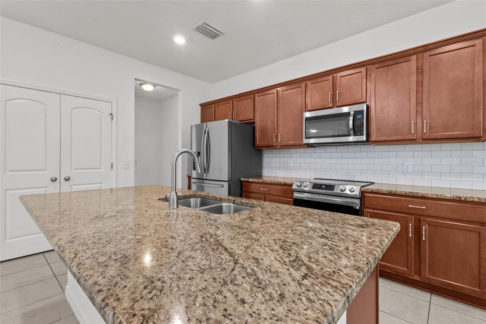 Image 13 of 31 For 12124 Lake Boulevard