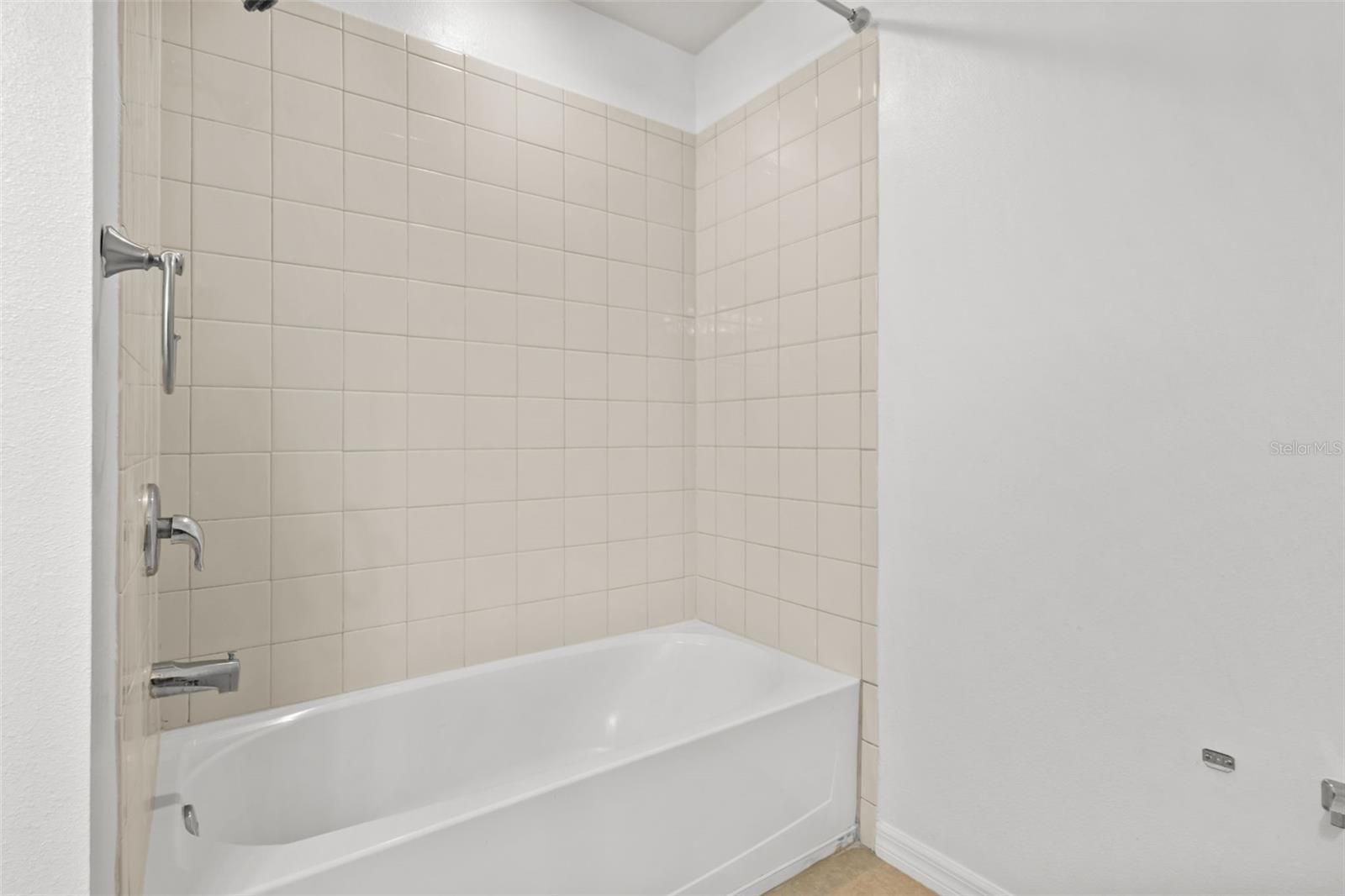 Image 26 of 31 For 12124 Lake Boulevard