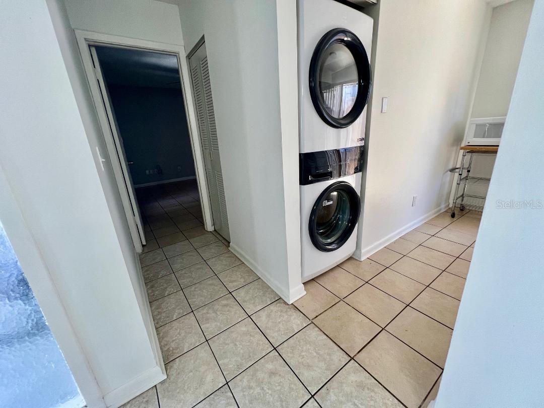 Image 11 of 24 For 5008 Parkhill Place