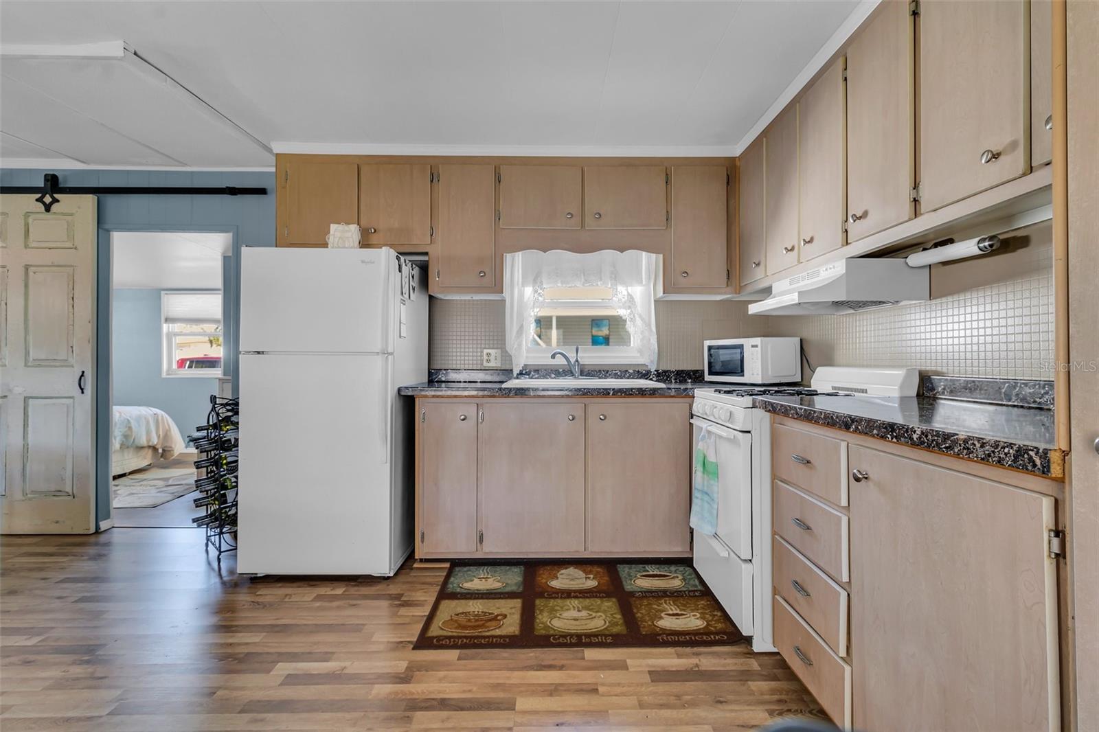 Image 6 of 30 For 11200 Walsingham Road 124