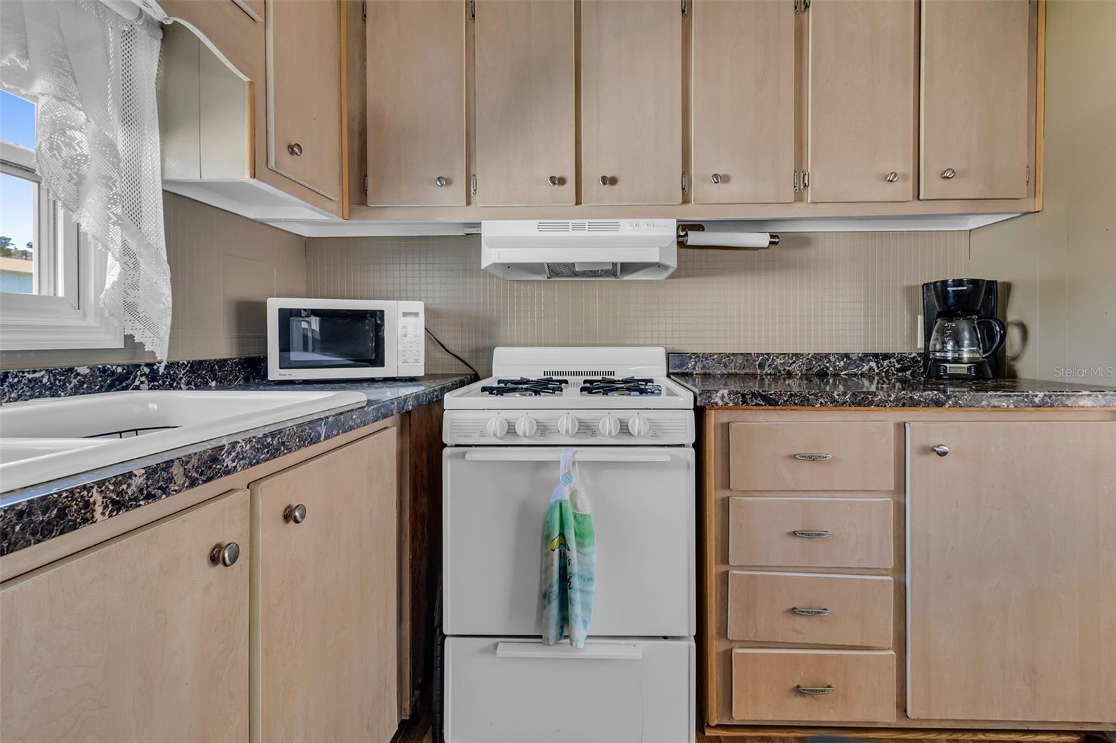 Image 7 of 30 For 11200 Walsingham Road 124