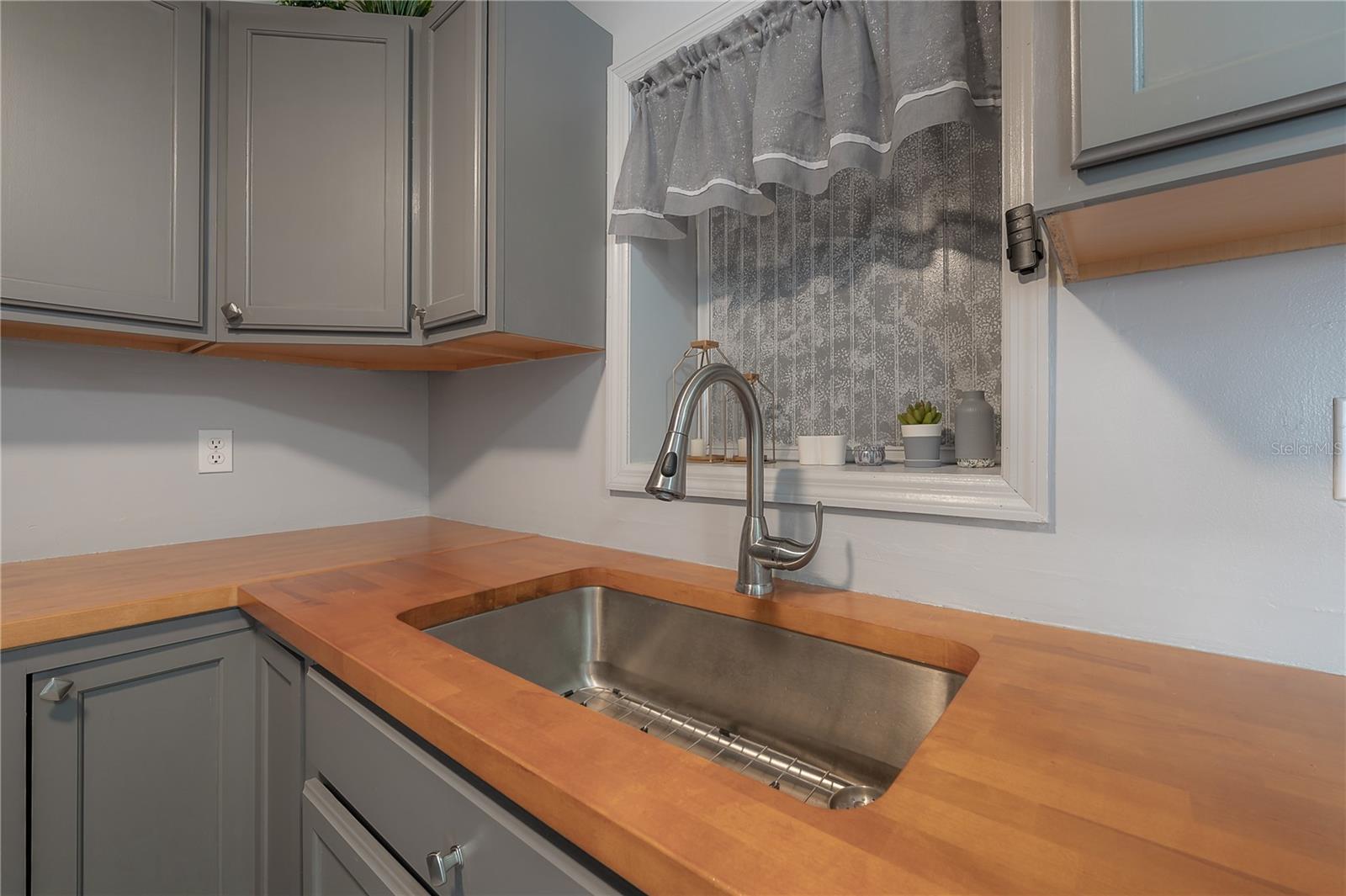 Image 9 of 30 For 714 Belt Court