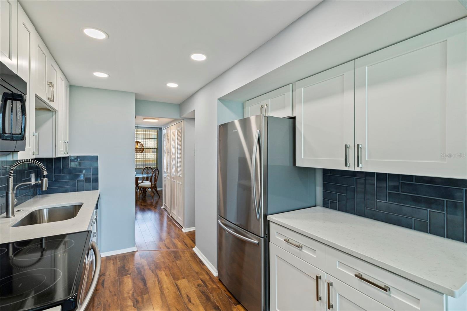 Image 10 of 37 For 4895 Bay Street Ne 207