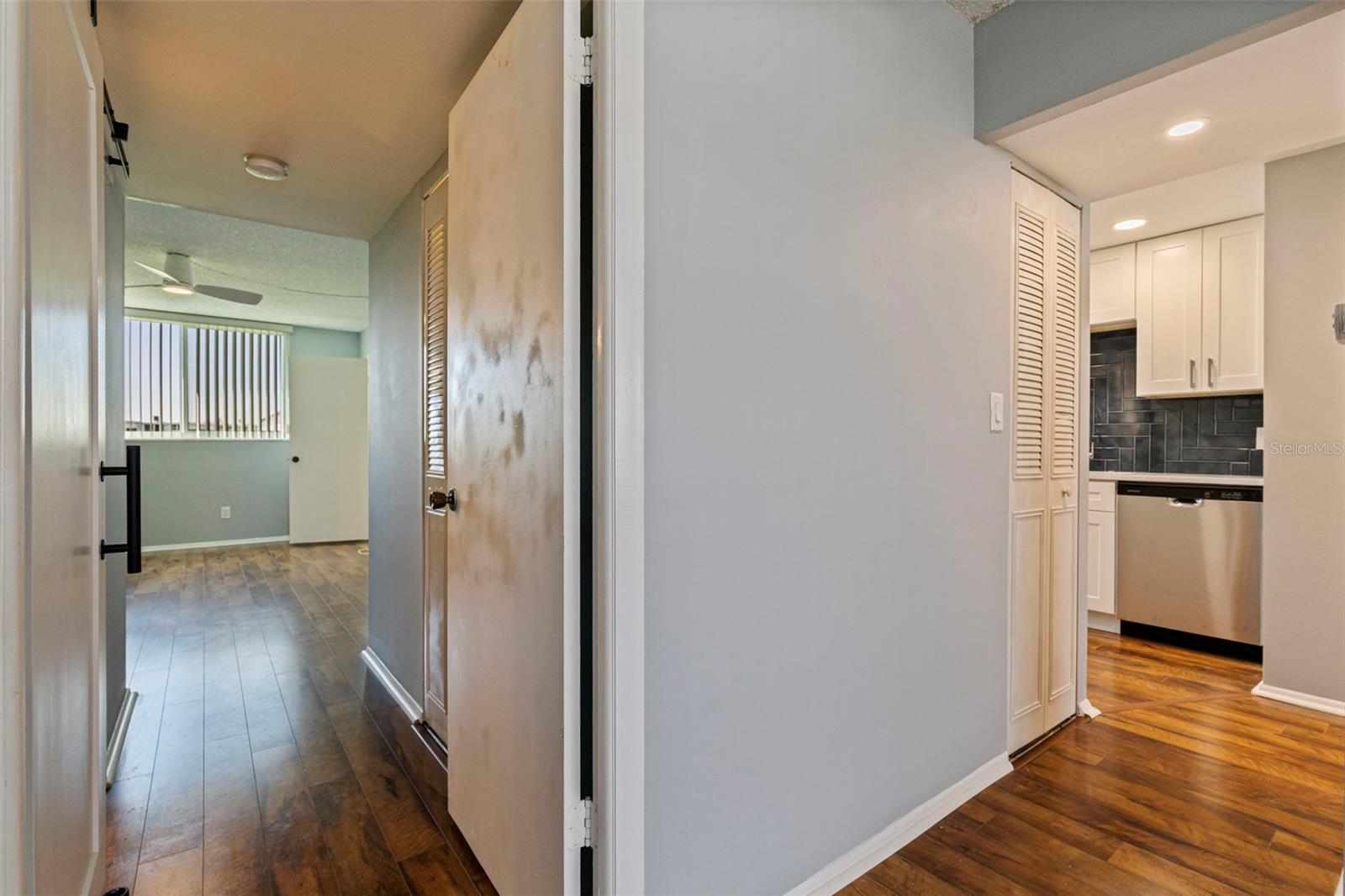 Image 23 of 37 For 4895 Bay Street Ne 207