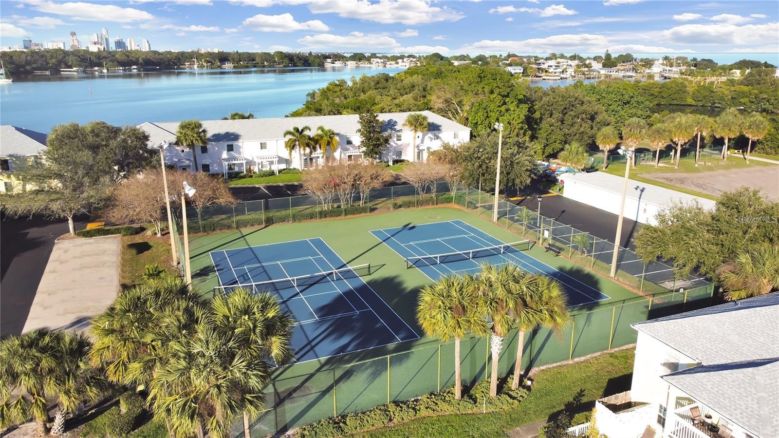 Image 18 of 21 For 3893 Pompano Drive Se C