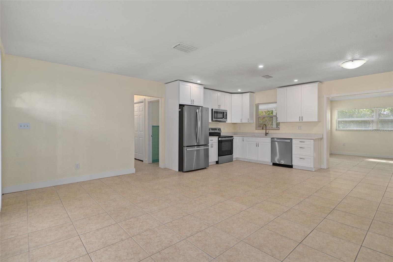 Image 14 of 62 For 4808 Euclid Avenue