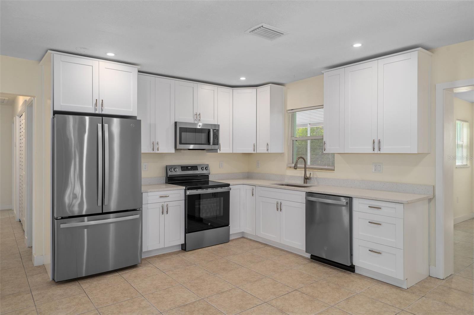 Image 3 of 62 For 4808 Euclid Avenue