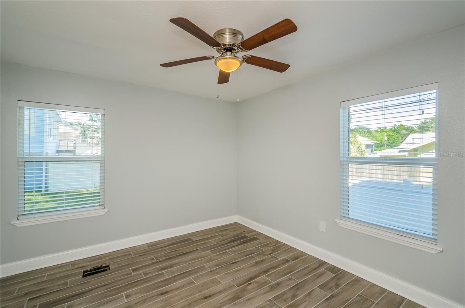 Image 15 of 25 For 2401 2nd Avenue N