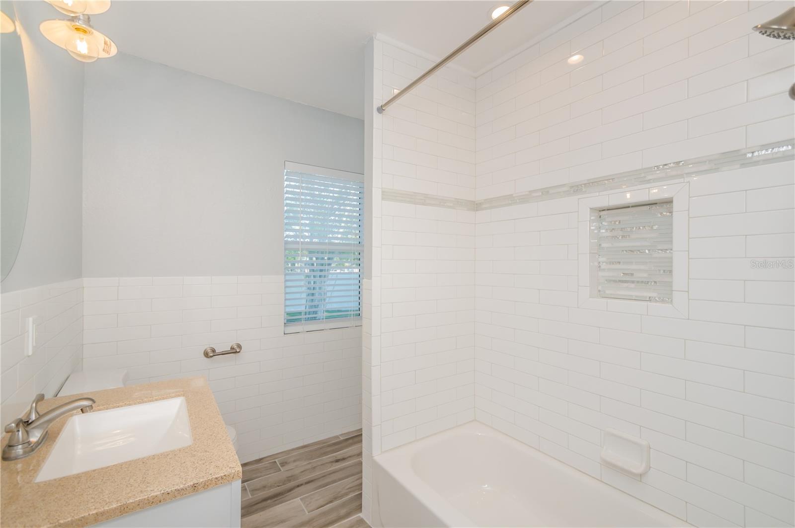 Image 19 of 25 For 2401 2nd Avenue N