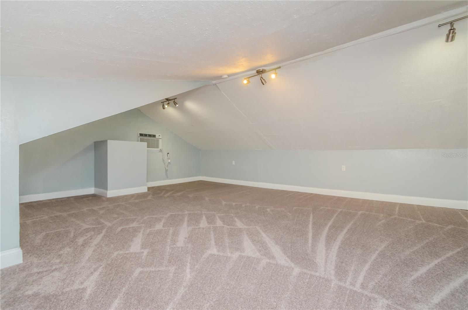 Image 20 of 25 For 2401 2nd Avenue N