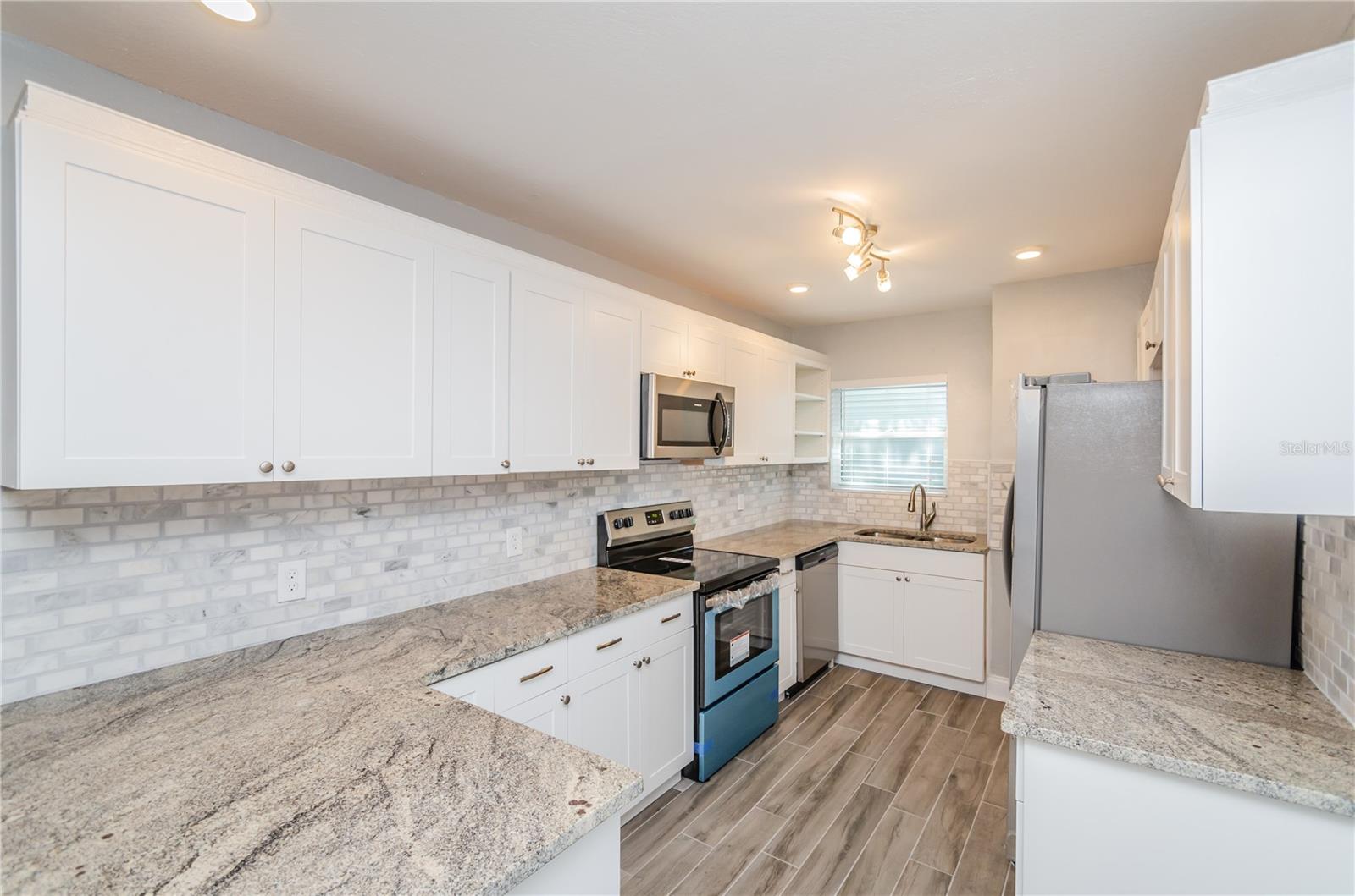 Image 7 of 25 For 2401 2nd Avenue N