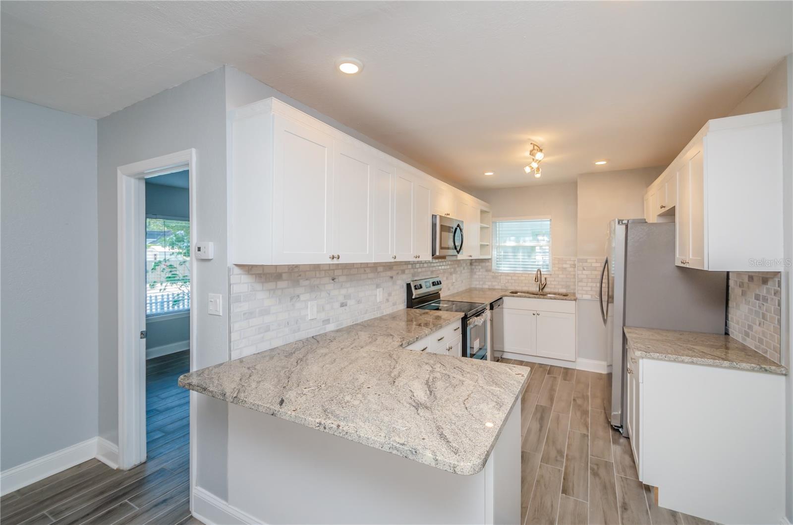 Image 8 of 25 For 2401 2nd Avenue N