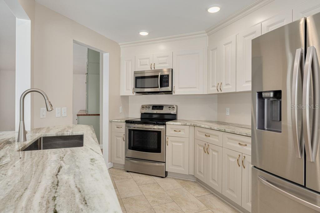 Image 11 of 38 For 2162 Cypress Point Drive N