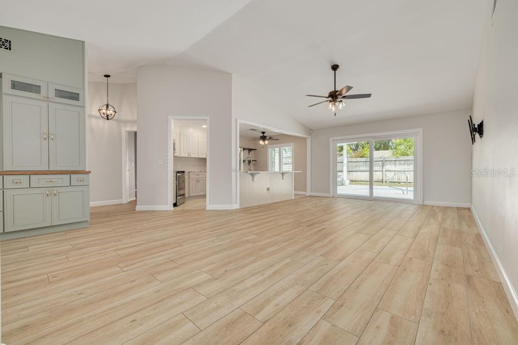 Image 5 of 38 For 2162 Cypress Point Drive N