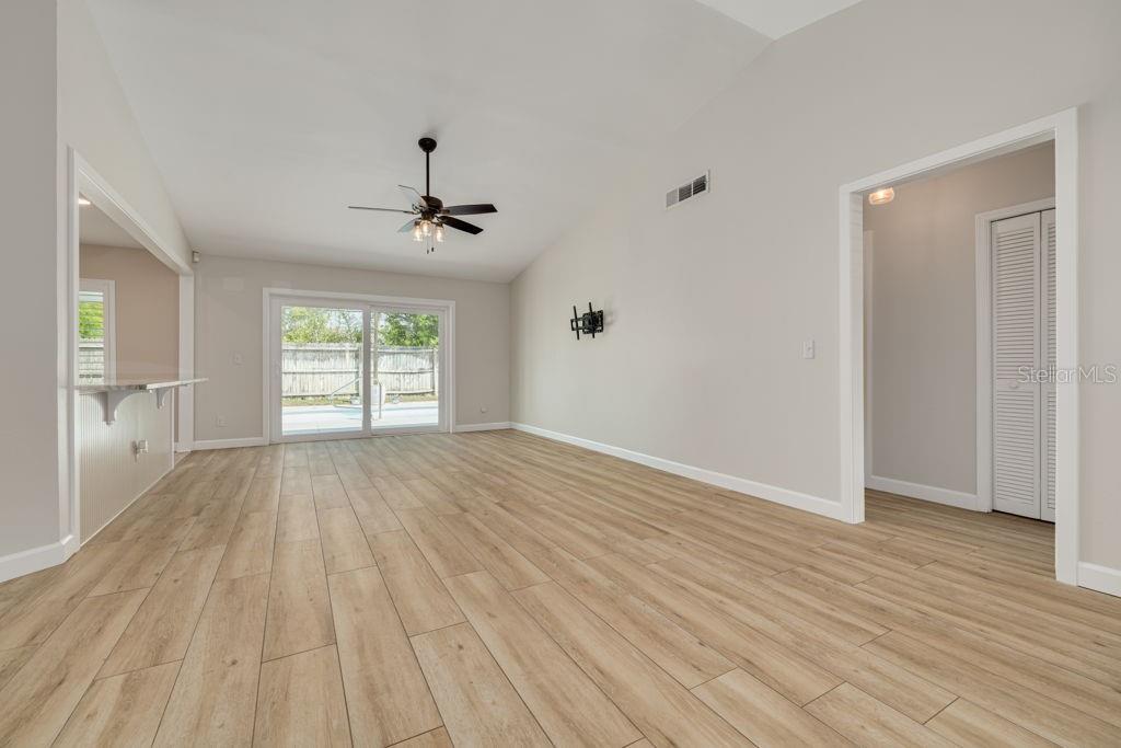 Image 7 of 38 For 2162 Cypress Point Drive N