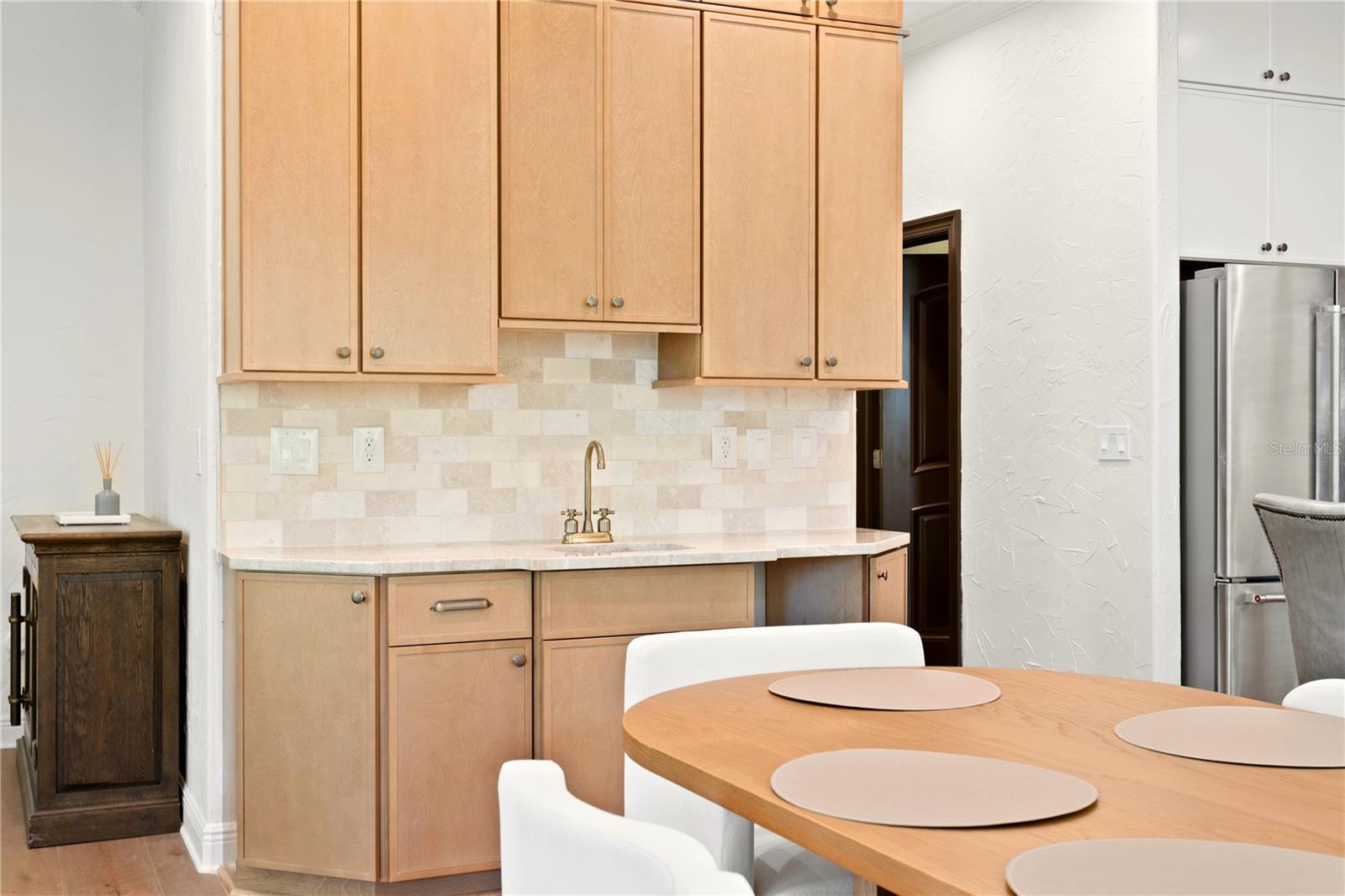 Listing photo id 13 for 2936 Knights Avenue B