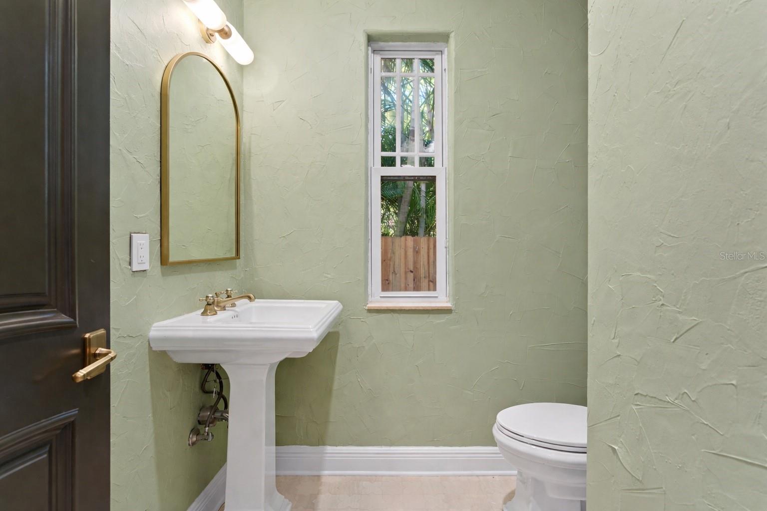 Listing photo id 15 for 2936 Knights Avenue B